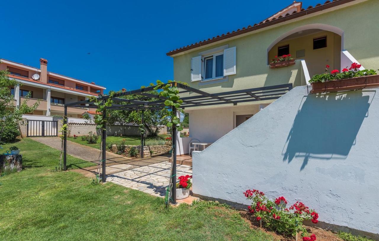 Apartments Stanko Fažana Екстериор снимка
