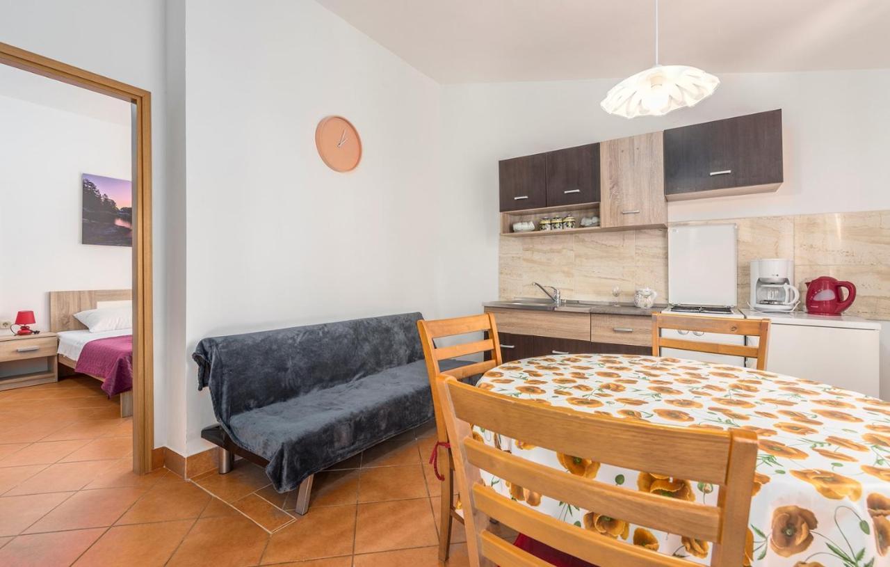 Apartments Stanko Fažana Екстериор снимка